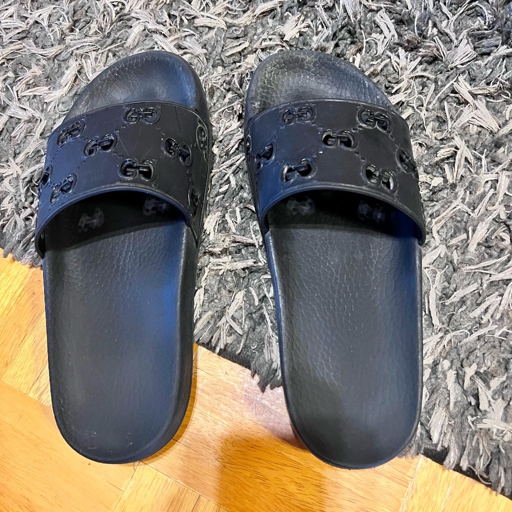 Gucci slide sandals size40/10 US not 4 wide feet